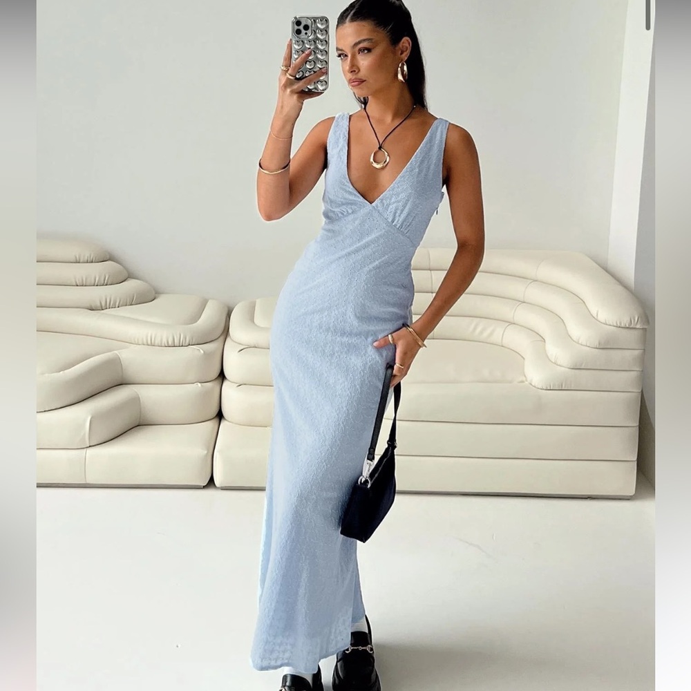 Elegant Light Blue Sleeveless Dress